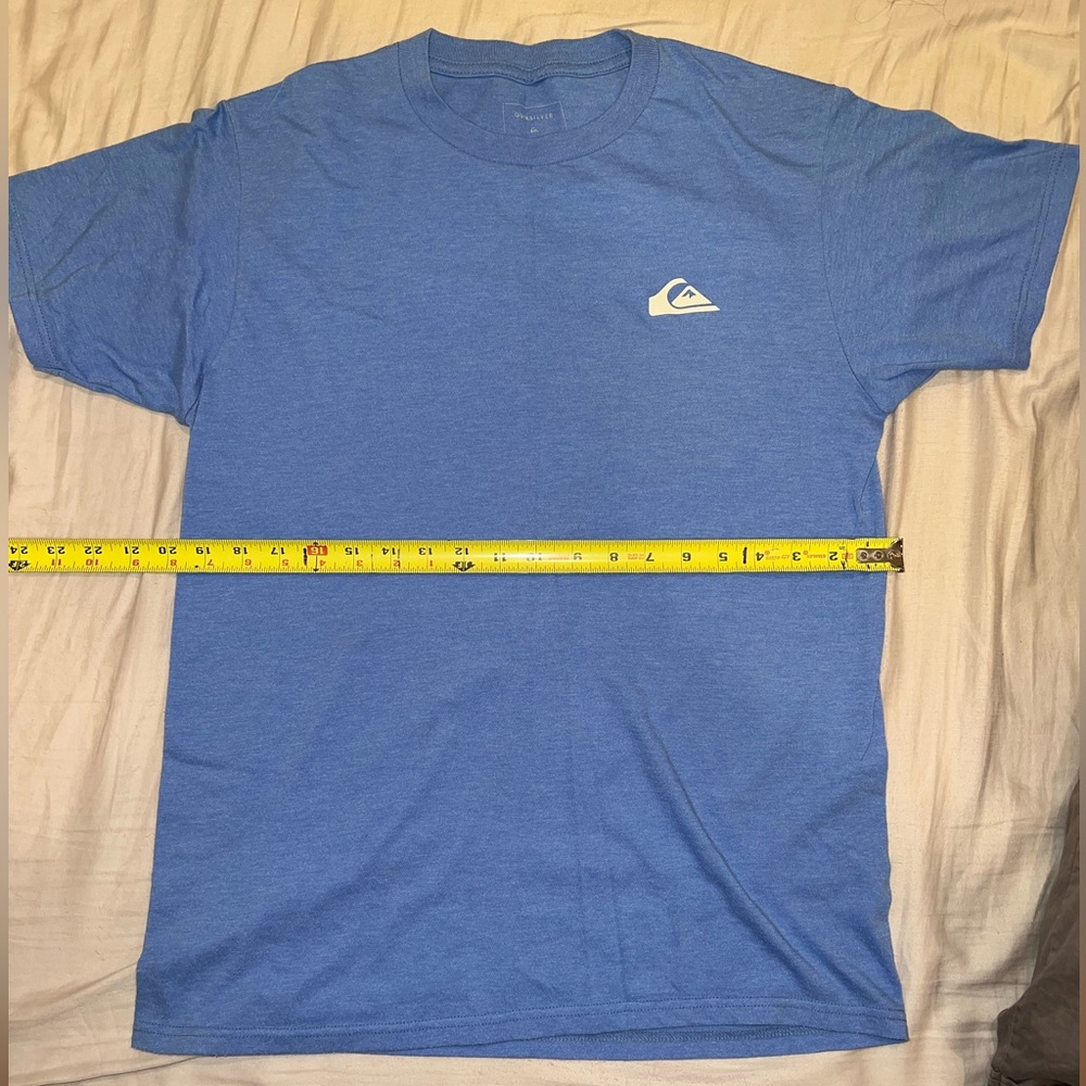 Quiksilver Men’s medium blue shirt
